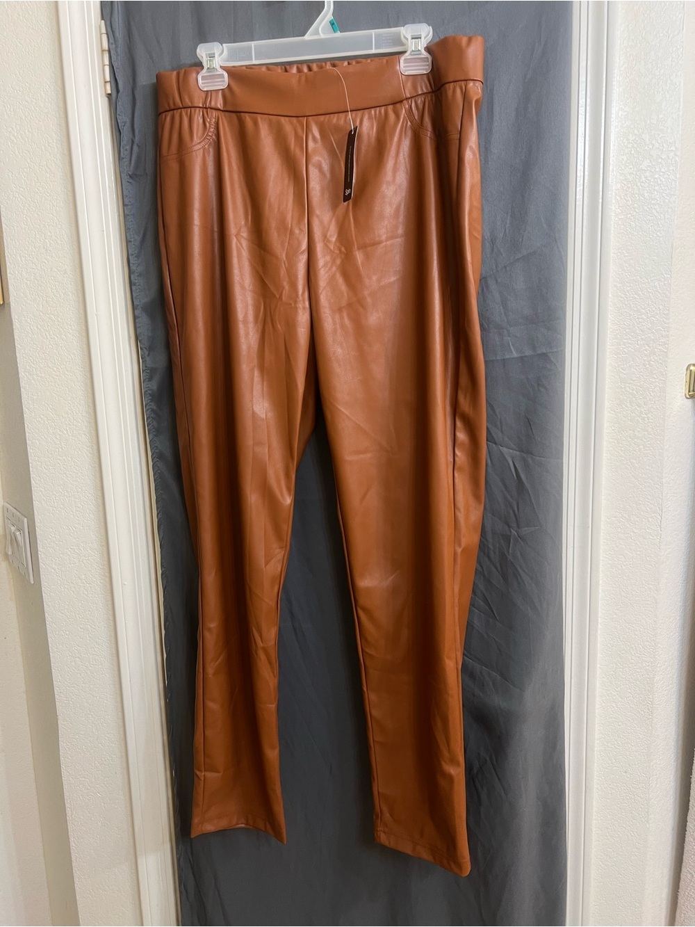NWT Spin USA beautiful women’s Faux Leather pullup Pants in Cognac Brown  SZ 2XL